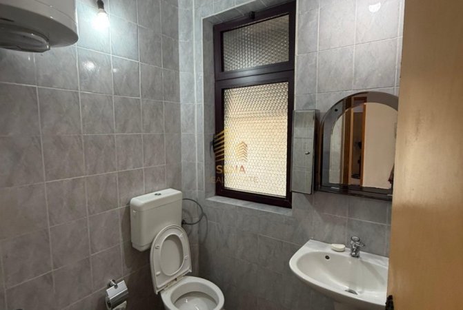 Tirane, jepet me qera shtepi 1+1+Ballkon Kati 1, 75 m² 400 € (Rruga Bajram Allaraj)