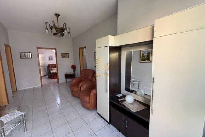 Tirane, jepet me qera shtepi 1+1+Ballkon Kati 1, 75 m² 400 € (Rruga Bajram Allaraj)
