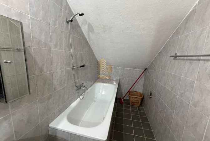 Tirane, jepet me qera shtepi 1+1+Ballkon Kati 1, 75 m² 400 € (Rruga Bajram Allaraj)
