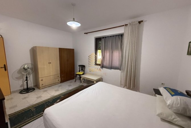 Tirane, jepet me qera shtepi 1+1+Ballkon Kati 1, 75 m² 400 € (Rruga Bajram Allaraj)