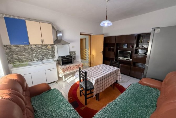 Tirane, jepet me qera shtepi 1+1+Ballkon Kati 1, 75 m² 400 € (Rruga Bajram Allaraj)
