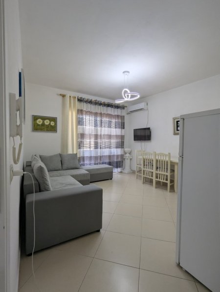 Tirane, jepet me qera apartament 2+1 , 600 € 