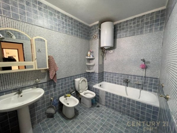 Tirane, jepet me qera apartament 2+1+Aneks+Ballkon Kati 9, 90 m² 650 € (Prane Tregut Elektrik)