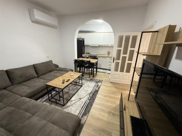 Tirane, jepet me qera apartament 1+1+Ballkon Kati 1, 60 m² 400 € (yzberisht)