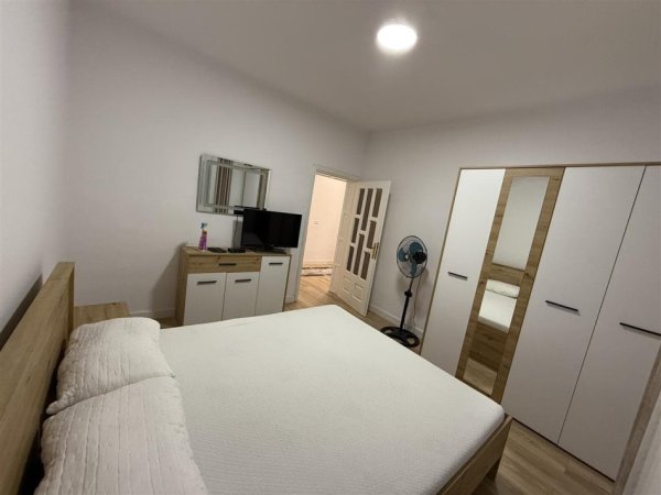 Tirane, jepet me qera apartament 1+1+Ballkon Kati 1, 60 m² 400 € (yzberisht)