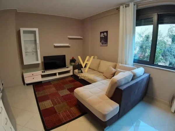 Tirane, jepet me qera apartament 1+1+Ballkon Kati 2, 70 m² 600 € (rruga e kosovareve)