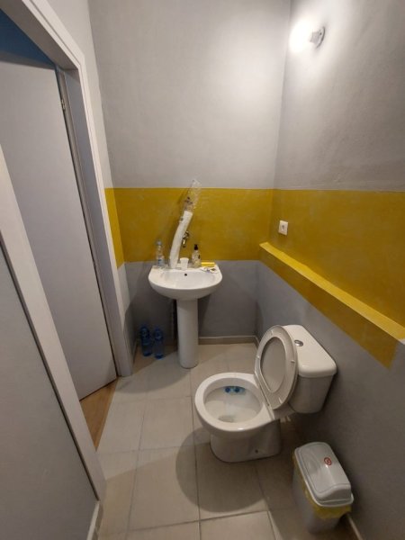 Tirane, jepet me qera Vile 3+1+Ballkon , 160 m² 1.200 € 
