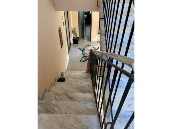 Tirane, shitet shtepi Kati 3, 520 m² 350.000 € (Fresk)