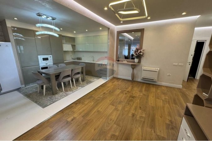 Tirane, jepet me qera apartament+verande | Penthouse 3+1+Ballkon , 198 m² 800 € 