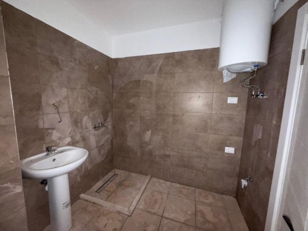 Tirane, jepet me qera apartament 1+1 Kati 4, 63 m² 450€ (5 maj)