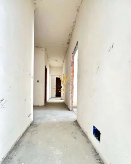 Tirane, shitet apartament 3+1+Ballkon Kati 6, 143 m² 429.000 € (KOMUNA E PARISIT)