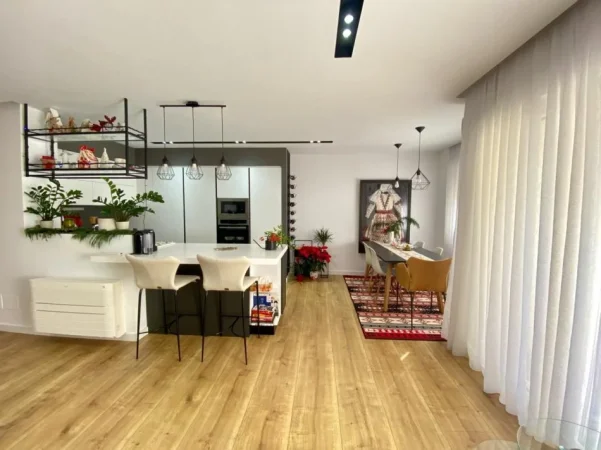 Tirane, shitet apartament 3+1 , 155 m² 465.000 € (Sunrise Residence)