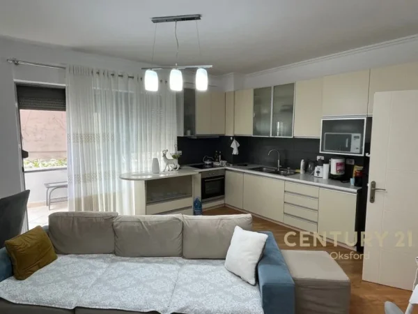Tirane, jepet me qera apartament 1+1+Ballkon Kati 2, 77 m² 500 € (Astir)