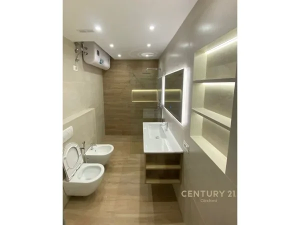 Tirane, jepet me qera apartament 1+1+Ballkon Kati 2, 77 m² 500 € (Astir)