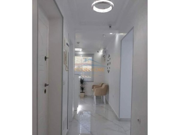 Tirane, jepet me qera ambjent biznesi Kati 2, 50 m² 800 € 