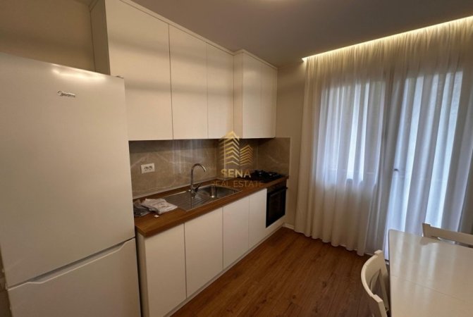 Tirane, jepet me qera apartament 1+1 Kati 2, 55 m² 550 € (Rruga Riza Cerova)