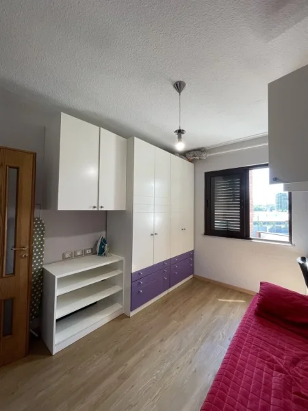 Tirane, jepet me qera apartament 2+1+Ballkon Kati 5, 100 m² 800 € (Rruga e kosovareve)