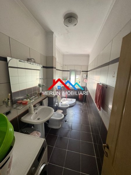 Tirane, shitet apartament 3+1 Kati 3, 98 m² 137.000 € (RRUGA SOTIR CACI,FRESK)