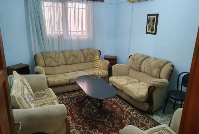 Tirane, jepet me qera shtepi 1+1 Kati 1, 65 m² 300 € (Rruga Mihal Dhimitri)
