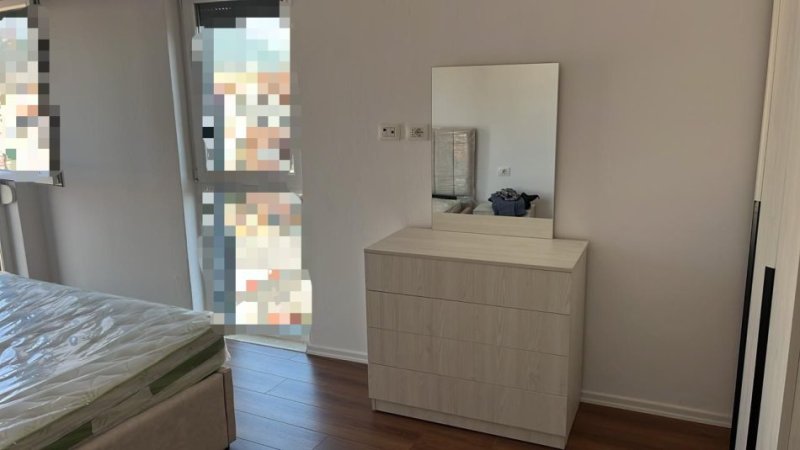 Tirane, jepet me qera apartament 1+1+Ballkon Kati 8, 65 m² 650 € (shkolla e kuqe)