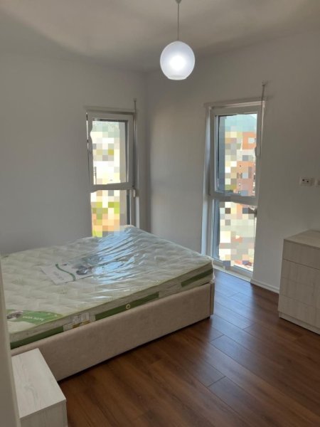 Tirane, jepet me qera apartament 1+1+Ballkon Kati 8, 65 m² 650 € (shkolla e kuqe)