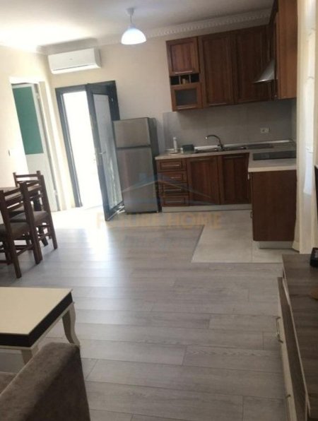 Tirane, jepet me qera Vile 1+1 Kati 1, 60 m² 400 € (Ish Tregu Elektrik)