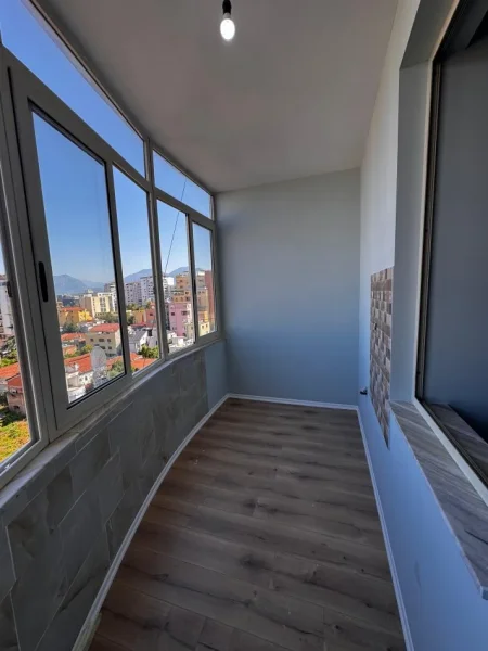 Tirane, shitet apartament 1+1+Ballkon Kati 8, 59 m² 140.000 € (rruga Fortuzi)