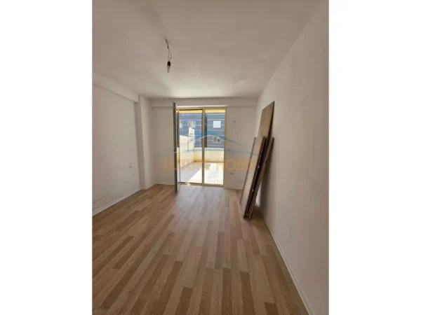 Tirane, shitet apartament 2+1+Ballkon Kati 1, 154 m² 160.000 €