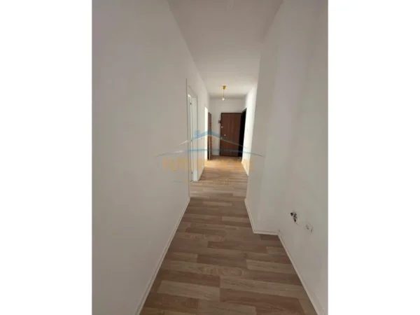 Tirane, shitet apartament 2+1+Ballkon Kati 1, 154 m² 160.000 €