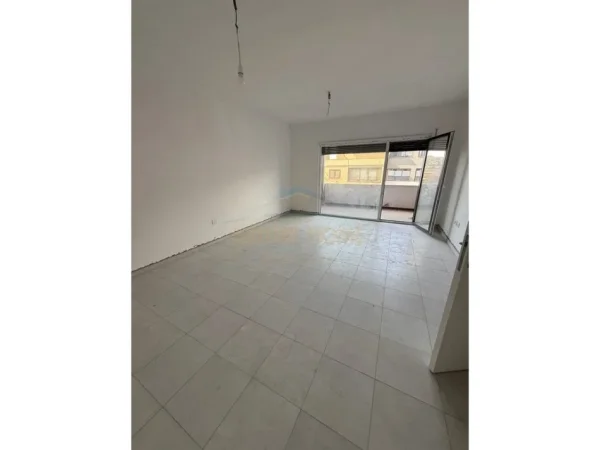 0683487469 Tirane, shitet apartament 2+1 Kati 1, 103 m² 123.000 € (SHKOZE)