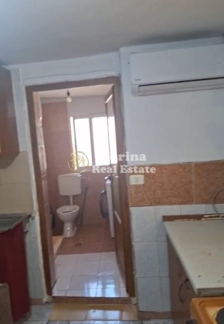 Tirane, jepet me qera garsonier 1+1 Kati 1, 40 m² 250 € 