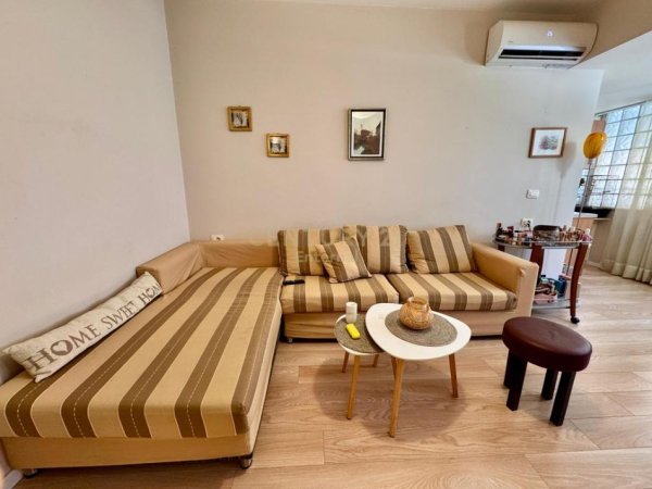 Tirane, jepet me qera apartament 1+1 Kati 3, 63 m² 700 € (Bllok)