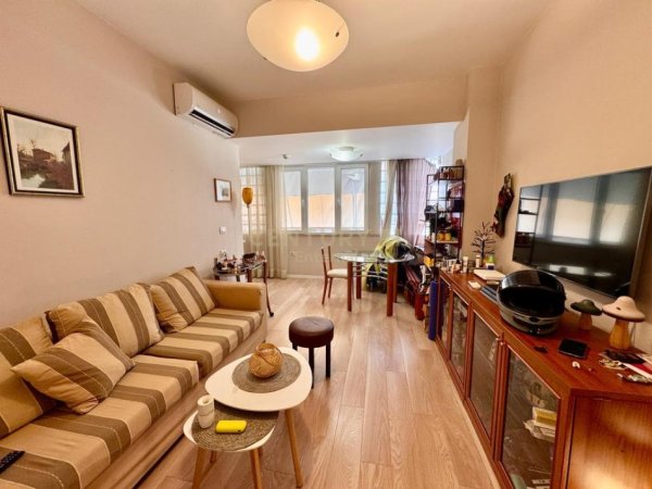 Tirane, jepet me qera apartament 1+1 Kati 3, 63 m² 700 € (Bllok)