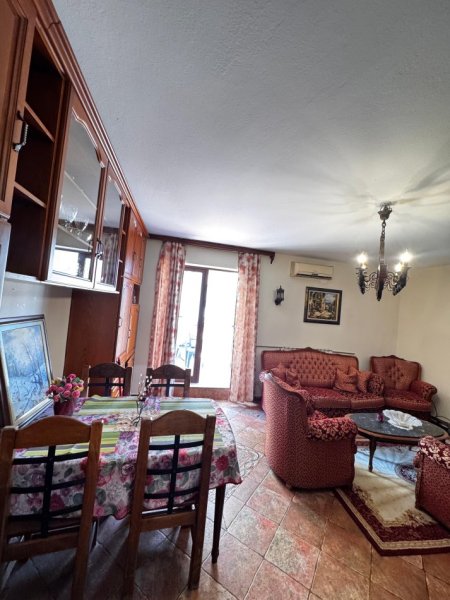 Tirane, jepet me qera apartament 2+1+Ballkon Kati 5, 160 m² 650 € (bulevardi zhan d&#039;ark)