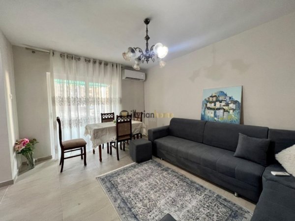 Tirane, jepet me qera apartament 3+1+Ballkon Kati 5, 95 m² 700 €