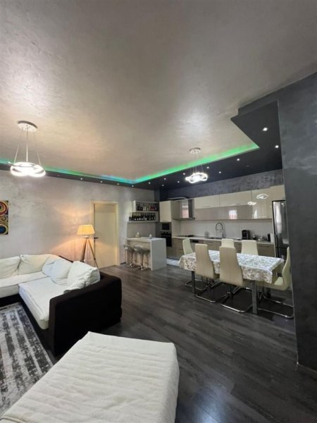 Tirane, shitet apartament 2+1+Ballkon Kati 3, 119 m² 290.000 € (RRUGA E KAVAJES)