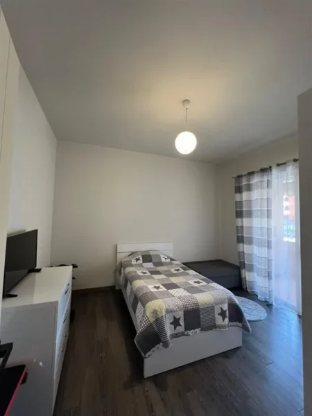 Tirane, shitet apartament 2+1+Ballkon Kati 3, 119 m² 290.000 € (RRUGA E KAVAJES)