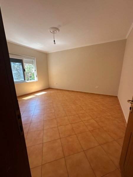 Tirane, jepet me qera apartament 2+1+Ballkon Kati 3, 112 m² 400 € (Kodra e Diellit)