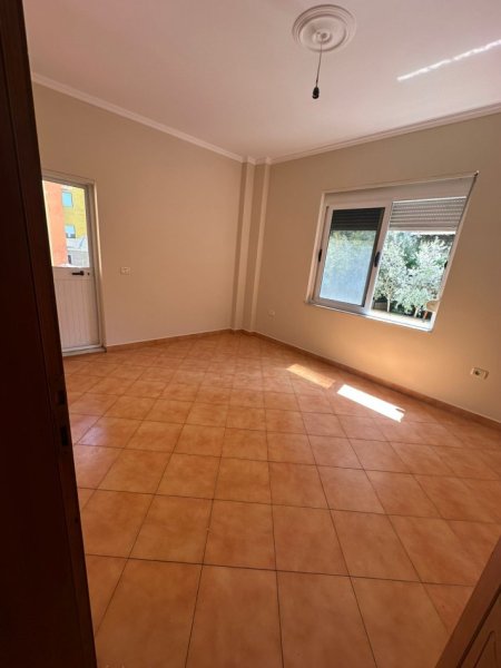 Tirane, jepet me qera apartament 2+1+Ballkon Kati 3, 112 m² 400 € (Kodra e Diellit)