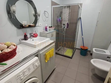 Tirane, jepet me qera apartament 2+1 , 80 m² 700 € 