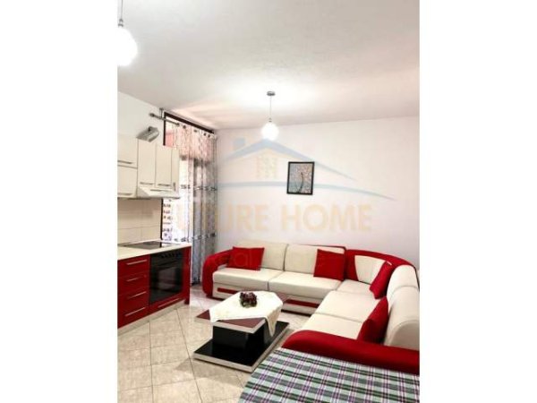 Tirane, jepet me qera apartament 1+1+BLK Kati 10, 65 m² 400 Euro (rruga Panorama)