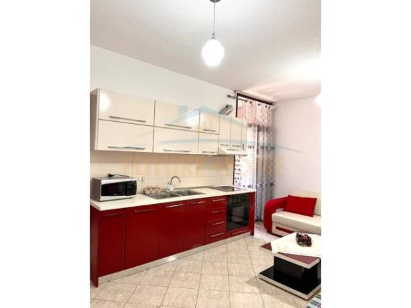 Tirane, jepet me qera apartament 1+1+BLK Kati 10, 65 m² 400 Euro (rruga Panorama)
