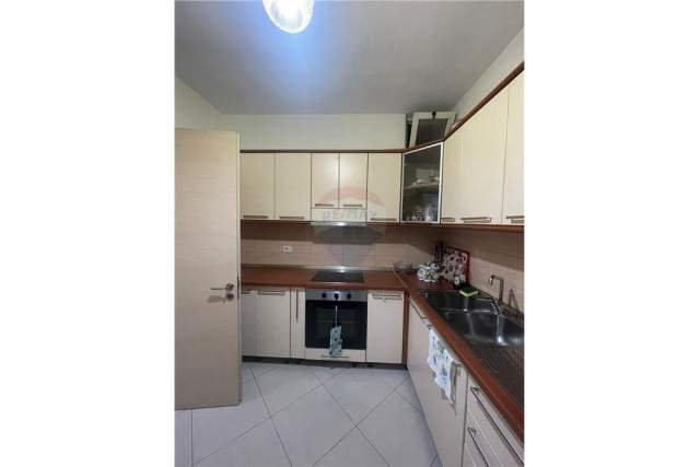 Tirane, jepet me qera apartament 2+1+BLK Kati 7, 110 m² 500 Euro (Don Bosko)