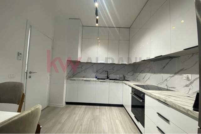 Tirane, jepet me qera apartament 1+1+BLK Kati 5, 83 m² 630 Euro (Rruga Medar Shtylla)