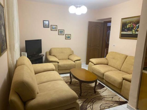 Tirane, jepet me qera apartament 1+1+BLK Kati 1, 65 m² 370 Euro (Brryli)