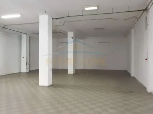 Tirane, jepet me qera ambjent biznesi 1.014 m² 2500 Euro (Vaqarr)