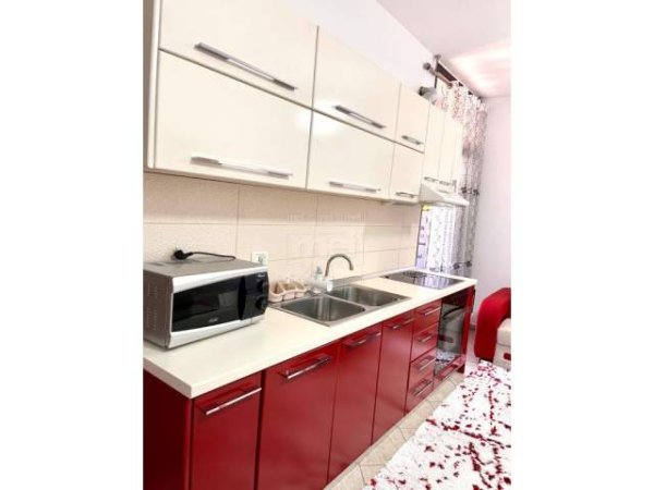 Tirane, jepet me qera apartament 1+1+BLK Kati 10, 65 m² 400 Euro (Stacioni i Trenit)