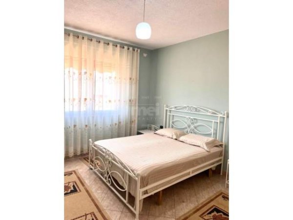 Tirane, jepet me qera apartament 1+1+BLK Kati 10, 65 m² 400 Euro (Stacioni i Trenit)