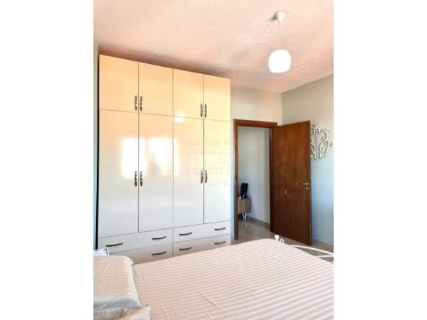 Tirane, jepet me qera apartament 1+1+BLK Kati 10, 65 m² 400 Euro (Stacioni i Trenit)