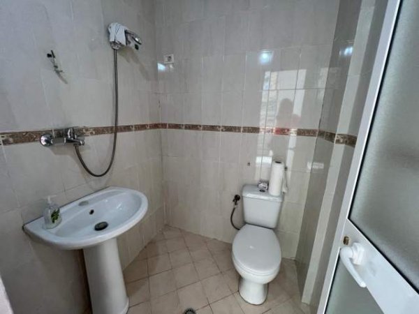 Tirane, shitet dyqan Kati 0, 33 m² 113.750 Euro (Komuna e Parisit)